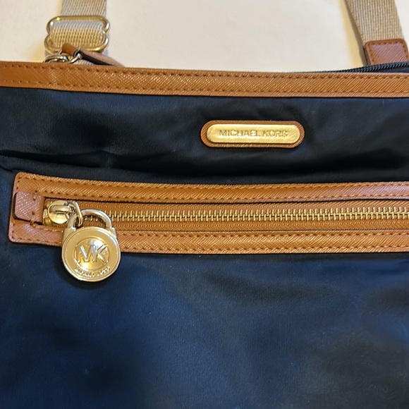 Michael Kors crossbody - Picture 2 of 13